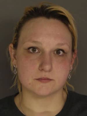 Woman Stabs BF In Back: Newville Police