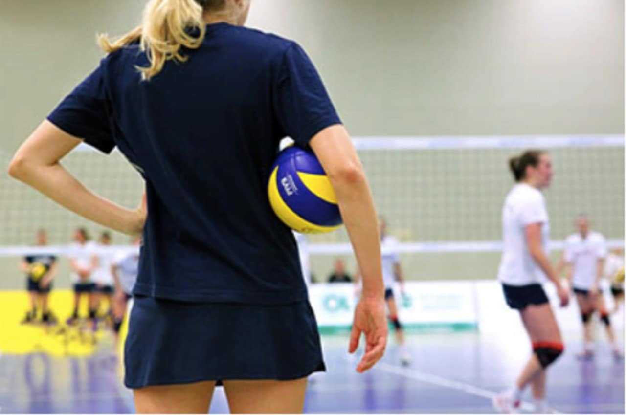Sign Up For Lyndhurst's Women's Volleyball League