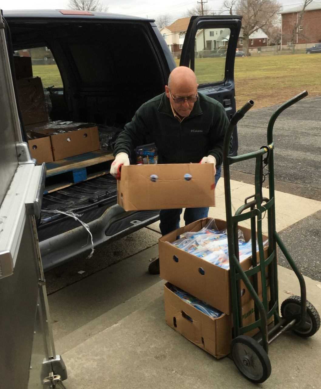 The Center for Food Action of Englewood delivers snack packs to Jackson Avenue Elementary School.