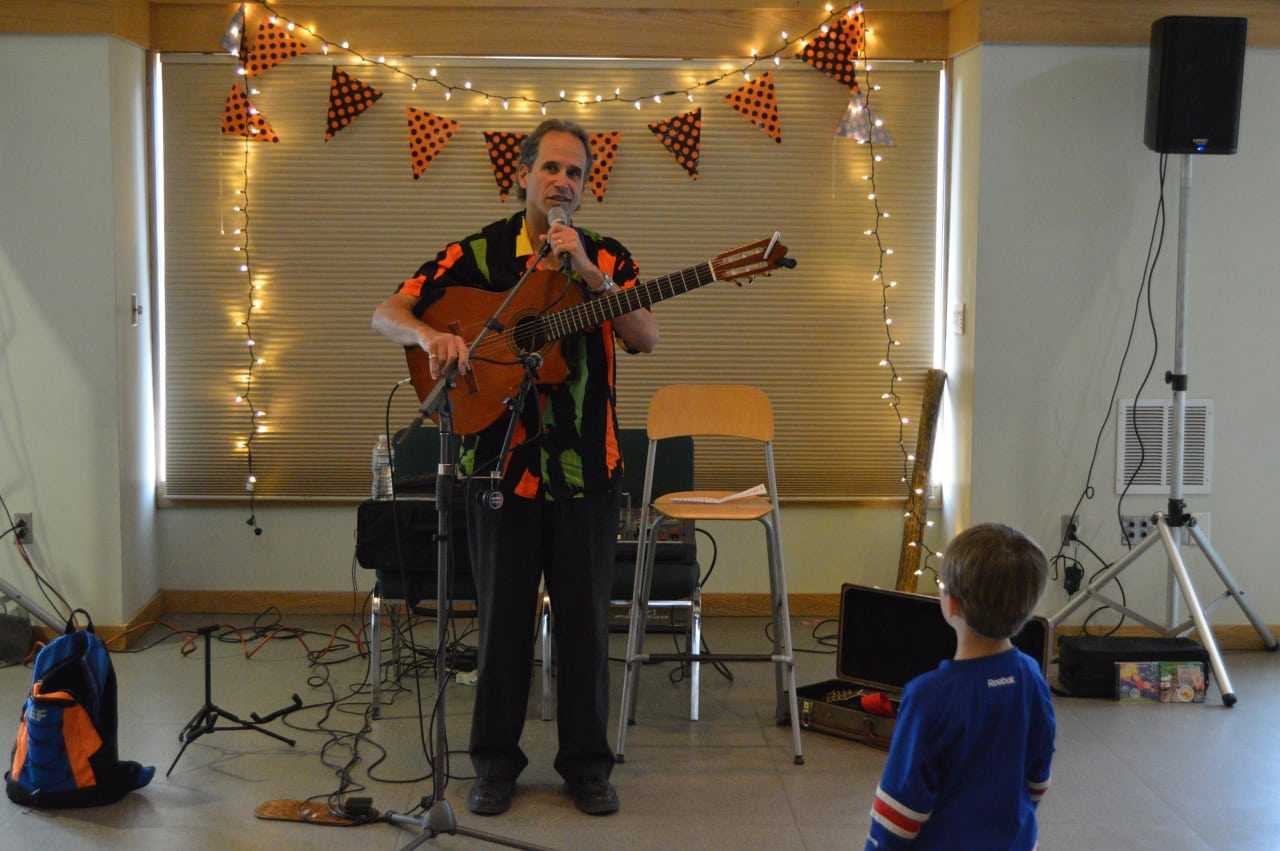 Les Julian, a singer, song creator, and guitarist performs Halloween music for the kids and families.