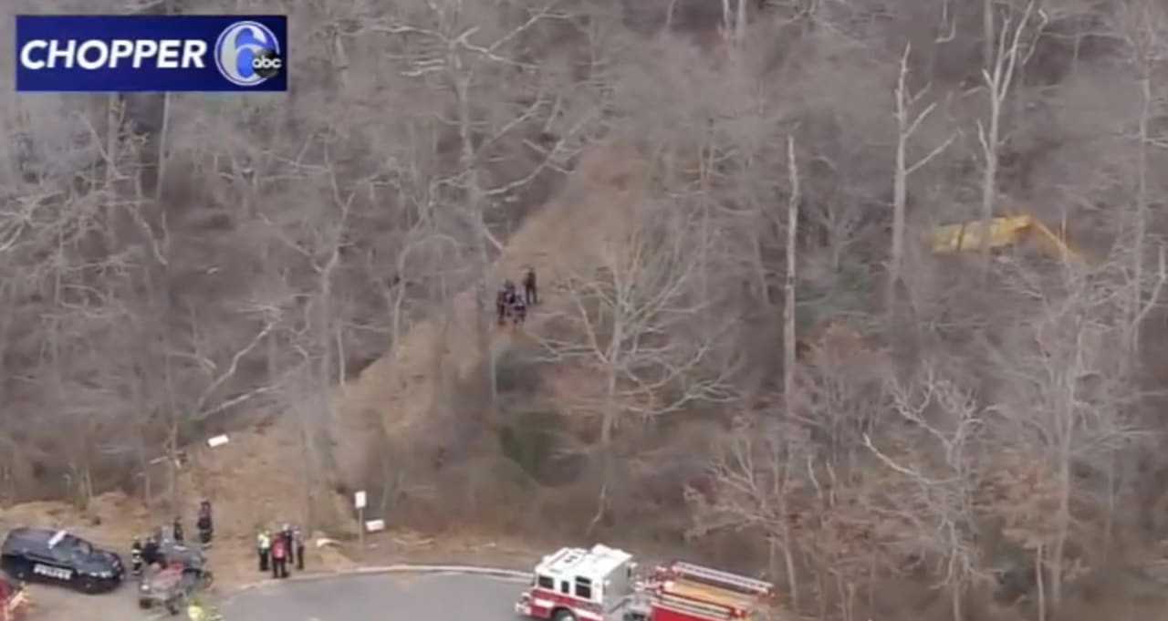 Scene of Monday's ultralight aircraft crash. (Courtesy Chopper 6 ABC News)