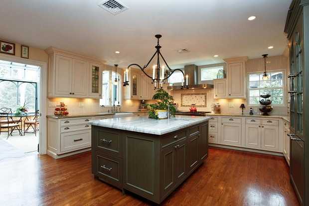 The kitchen of 7 King's Grant Way