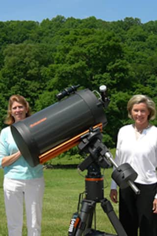 Gaze At The Stars With The Ridgefield Discovery Center At New Pond Farm