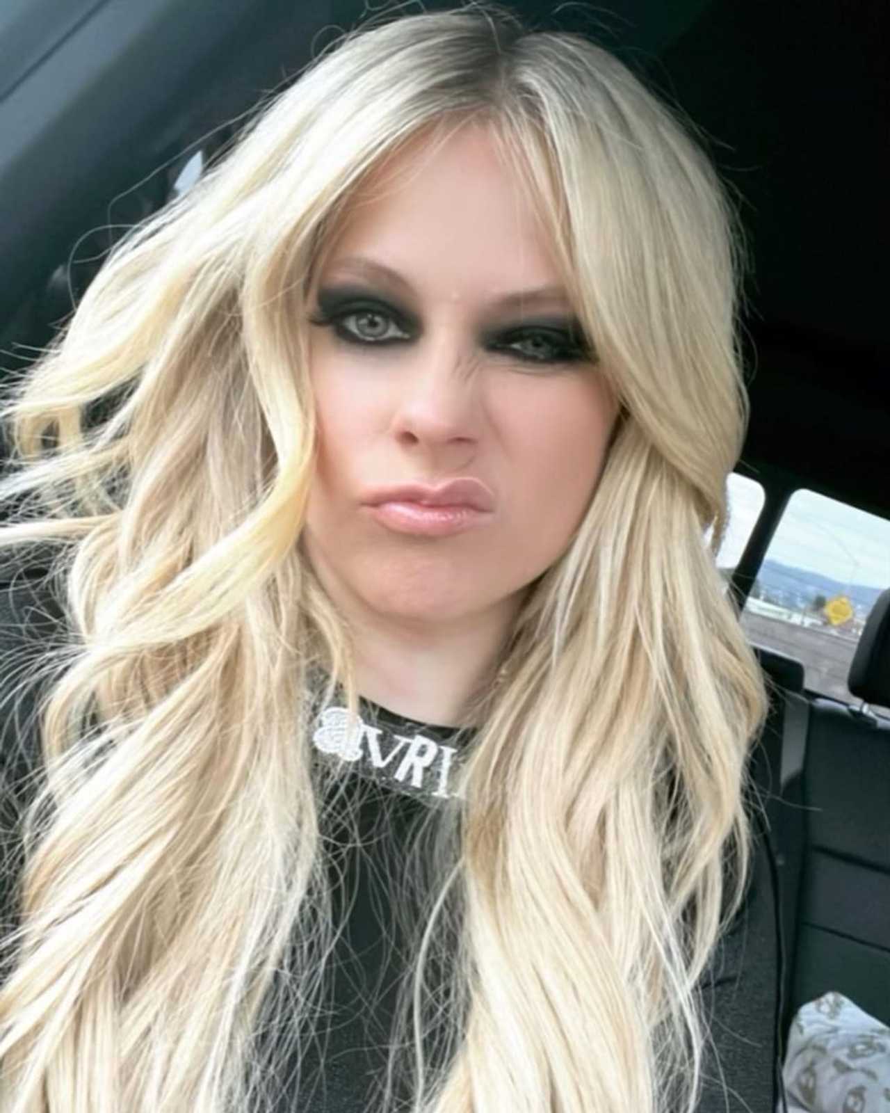 avril-lavigne-rocks-out-bristow-s-jiffy-lube-live-in-greatest-hits