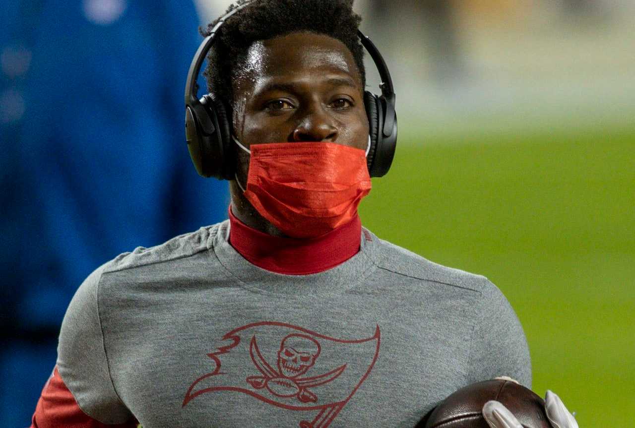 Bucs' Bruce Arians says Antonio Brown returning after fake vax