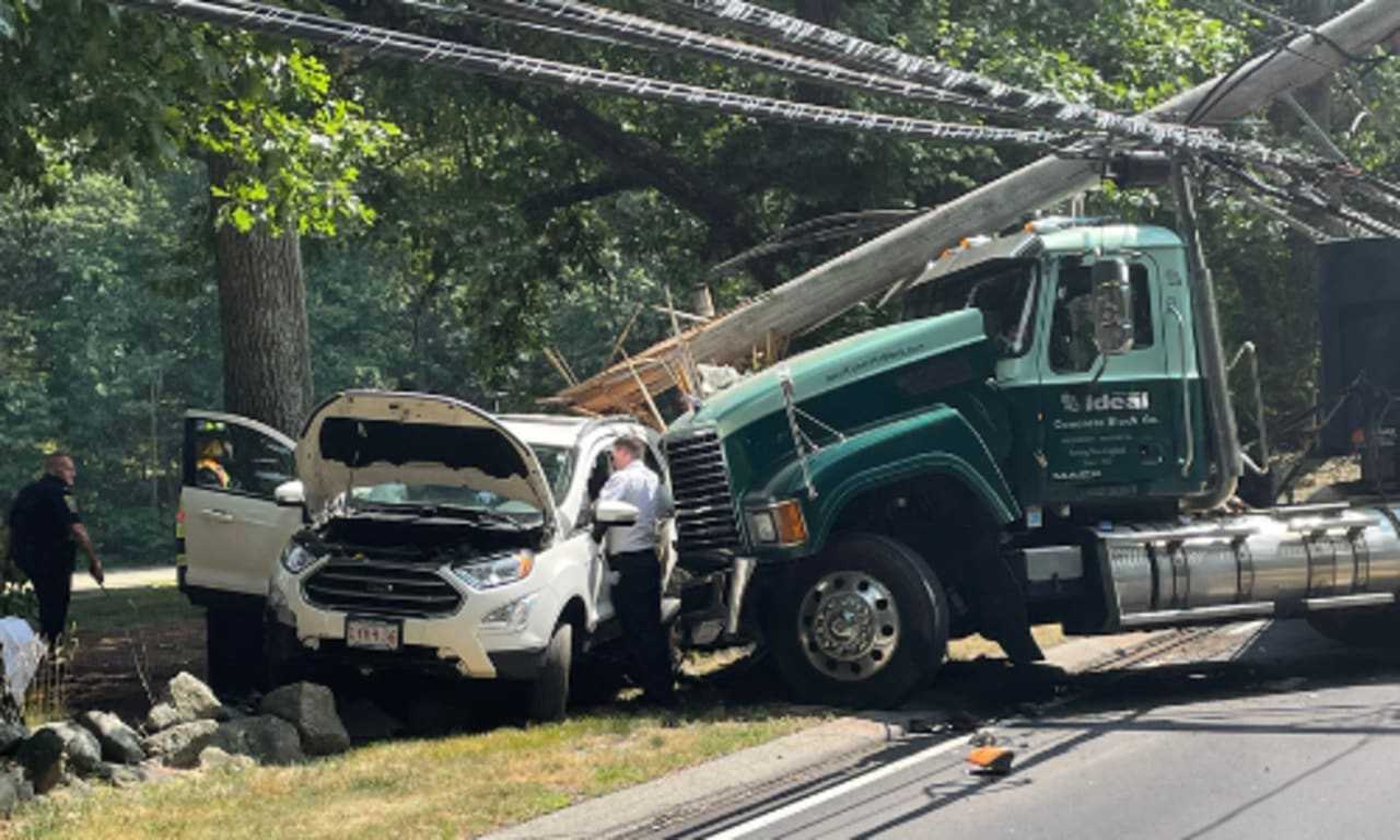 Serious Car Crash Shuts Down Route 27 In Wayland Middlesex Daily Voice