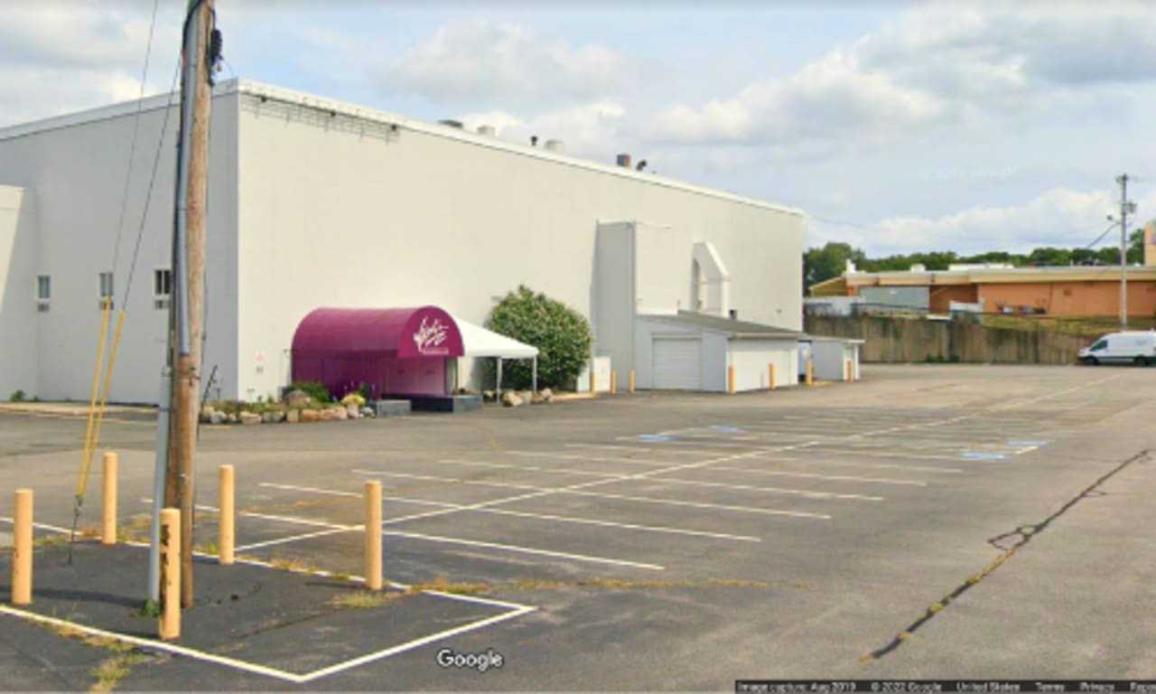 Vincent's Night Club, Lombardo's Closing After 40 Years Of 'Countless