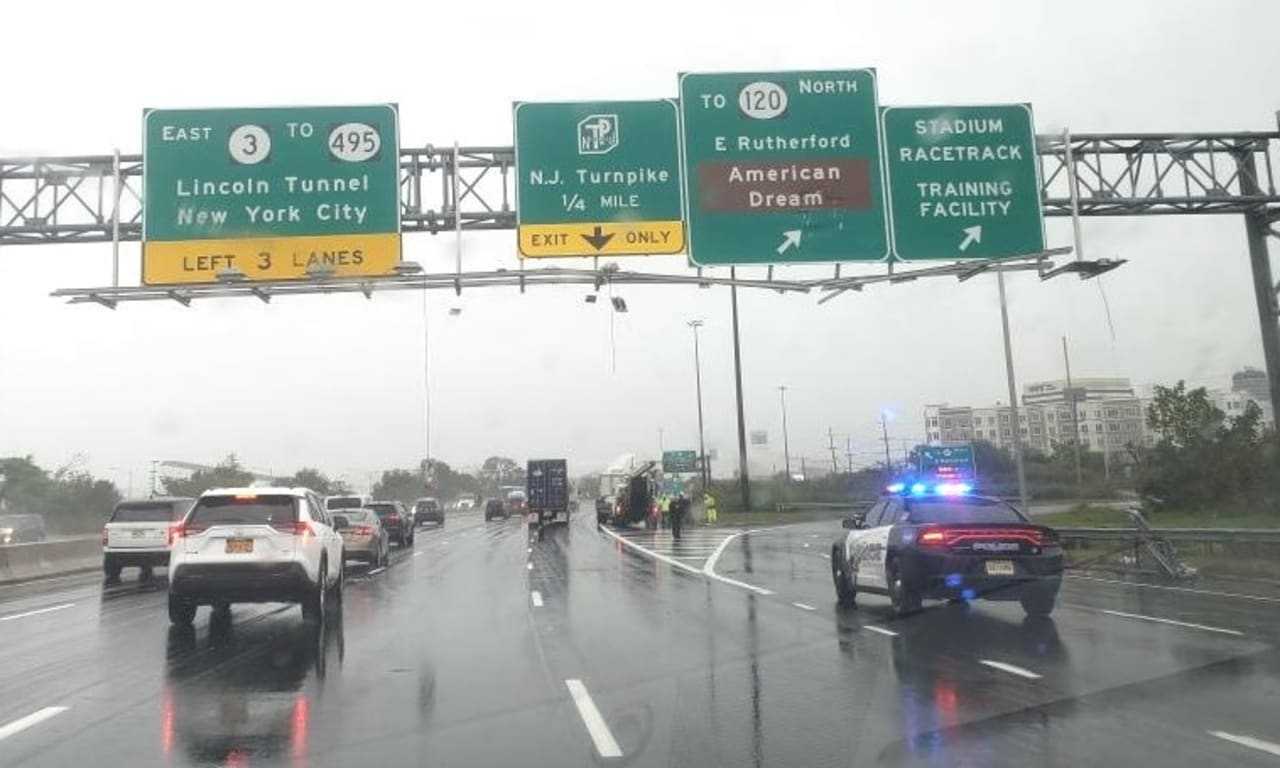 Four Route 3 Lanes Shut Down After Passing Crane Hits Overhead Signs ...