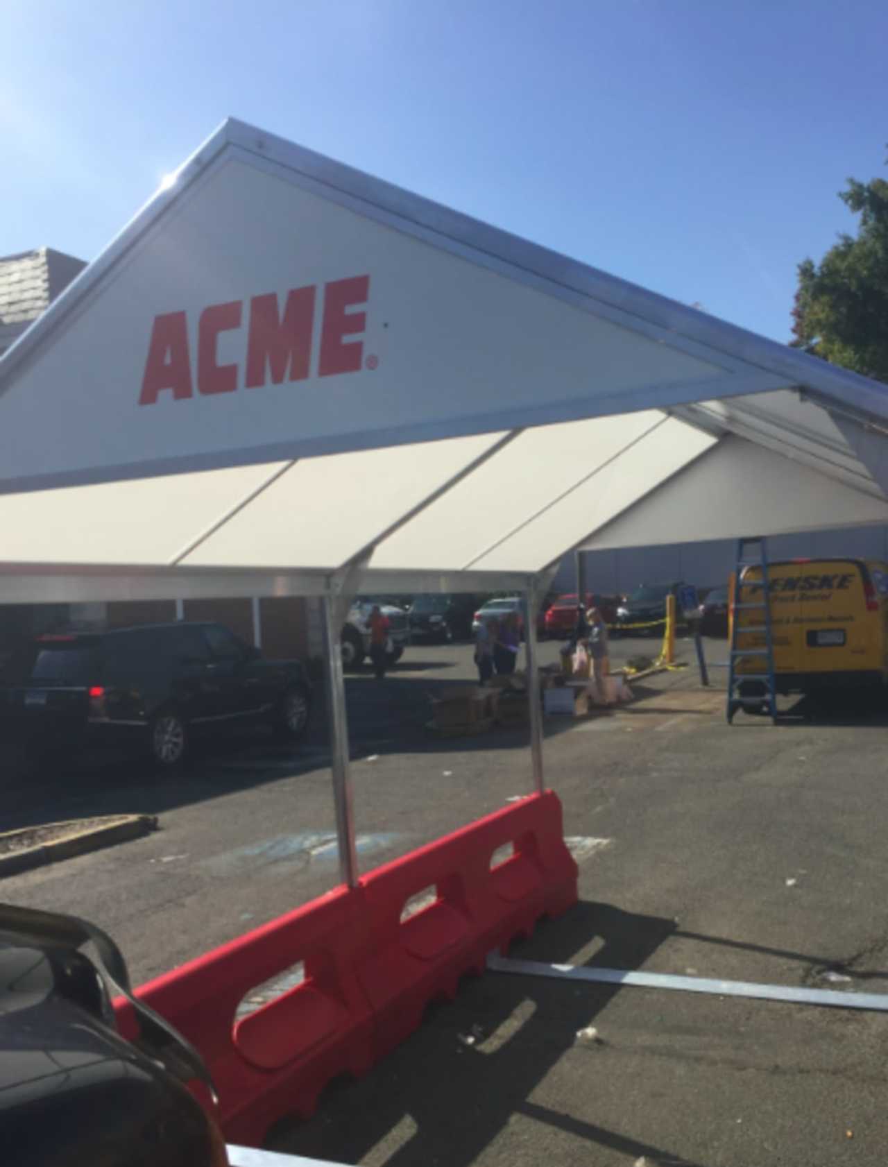 New Canaan Grocery Store Reopens As Food Emporium Acme New