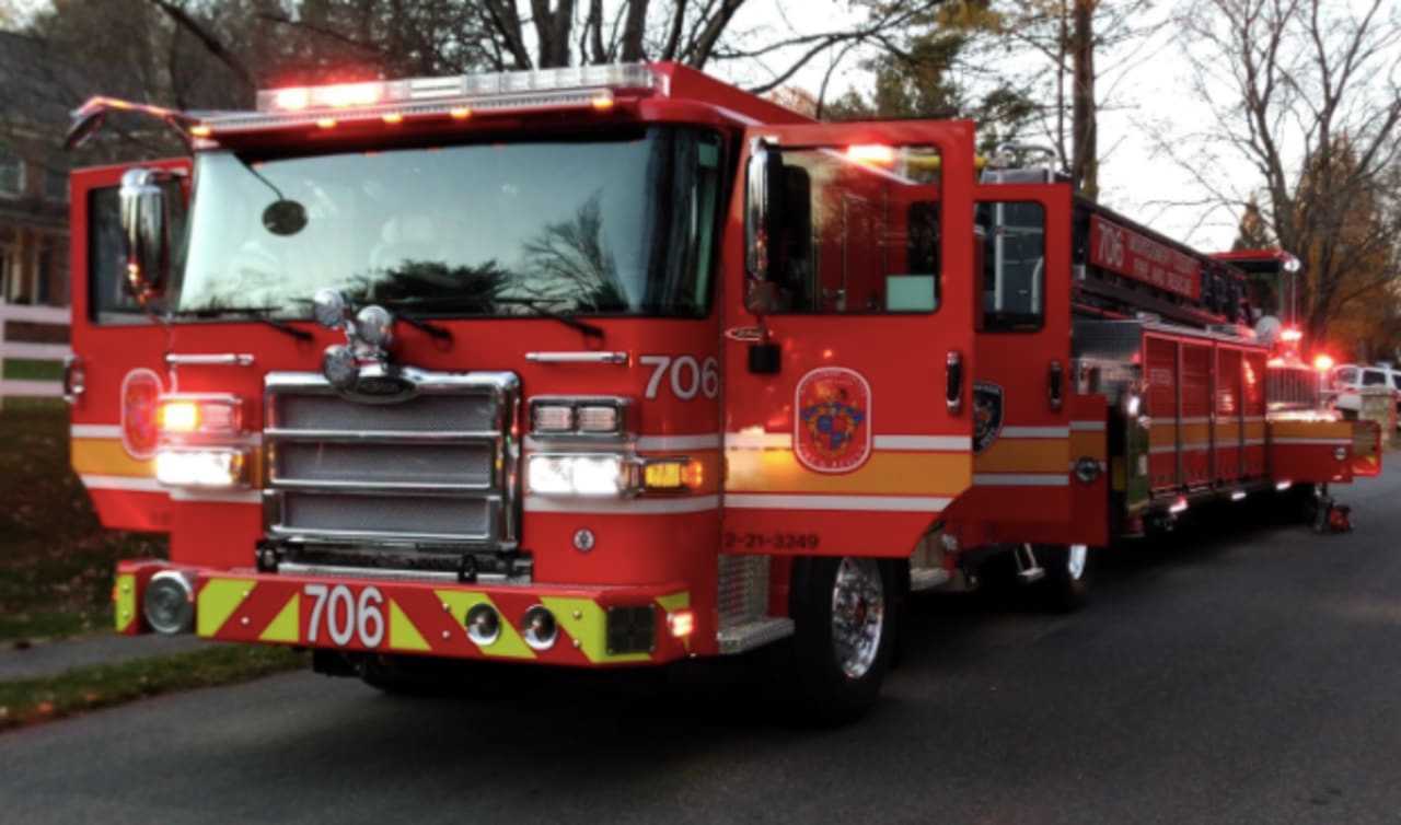 Firefighters Work To Contain ThreeStory Apartment Fire In Montgomery