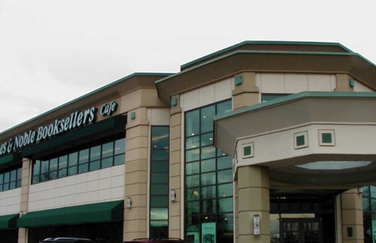 Shuttered Paramus Barnes Noble To Reopen In Former Toys R Us Store