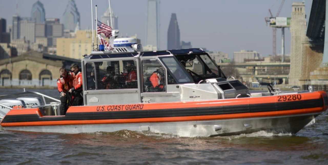 US Coast Guard Rescues 4 From Sinking Boat On Jersey Shore Ocean Daily Voice