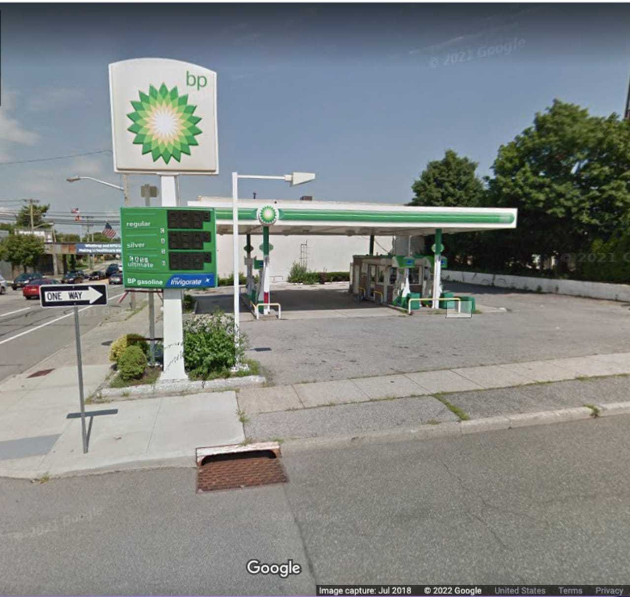 Suspect At Large After Armed Robbery At Mineola Gas Station Nassau