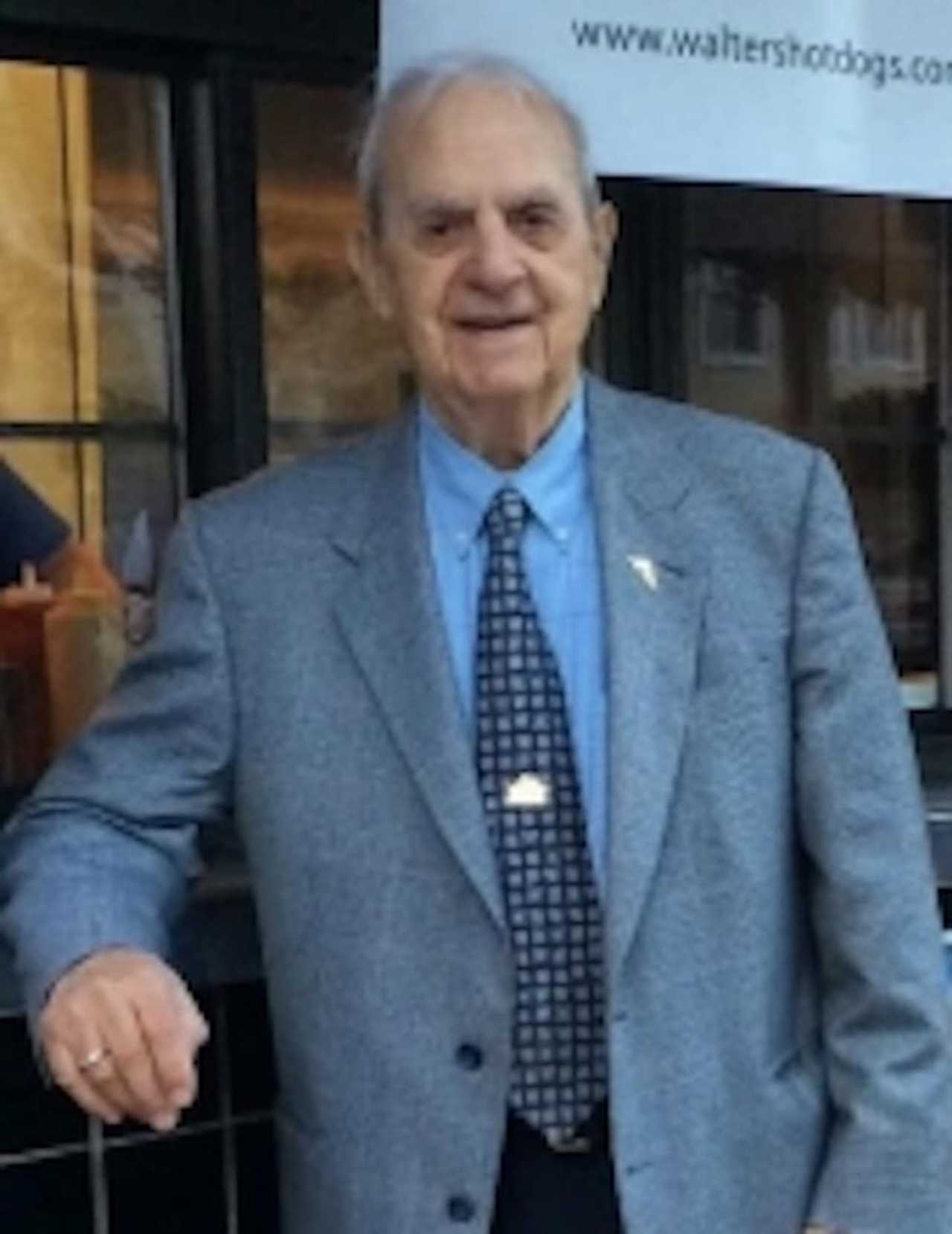 Eugene Warrington, Owner Of Mamaroneck Staple Walter's Hot Dogs, Dies