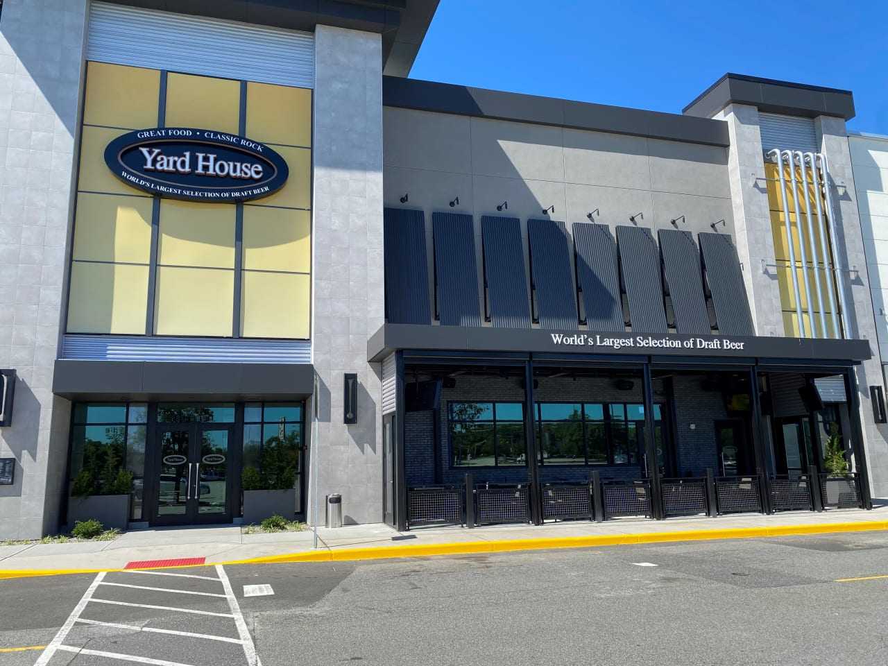 Yard House Opening This Month At Willowbrook Mall, 150 Employees Needed