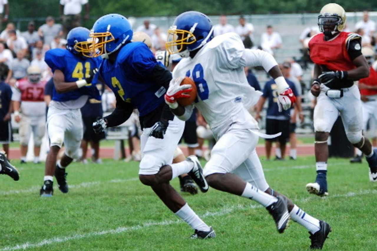 Football - Monroe College Athletics