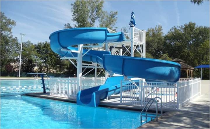 The Paramus Pool accepts non-resident members.