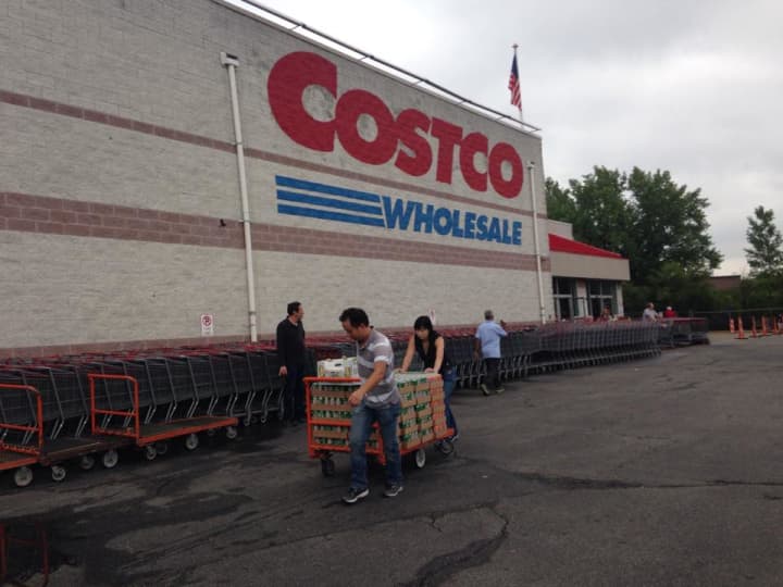 A Leonia couple is suing Costco Wholesale.