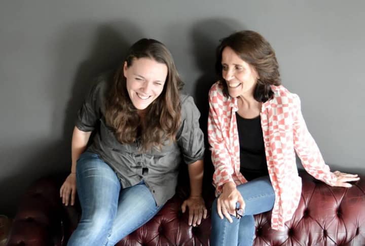 The Acoustic Café Music Series will present Suzzy Roche and her daughter Lucy Wainwright Roche in a benefit concert for the Stigma Free Initiative of Park Ridge.