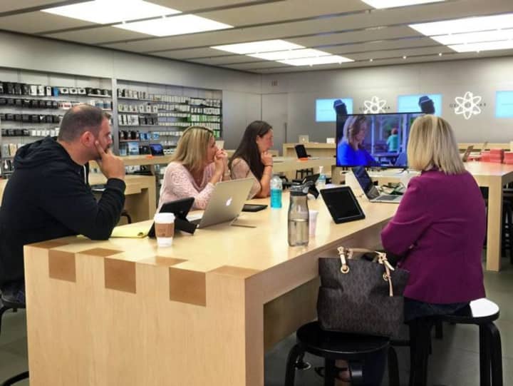 Pines Lake Elementary teachers learned creative digital approaches to engage students from the Apple Store in the Willowbrook Mall. 