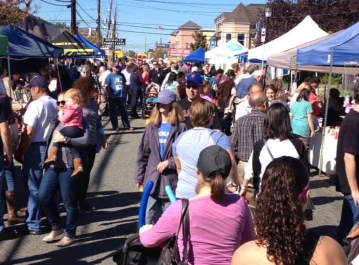 The Fair Lawn Chamber of Commerce presented its annual River Road Street Fair, Sunday, Oct. 11. 