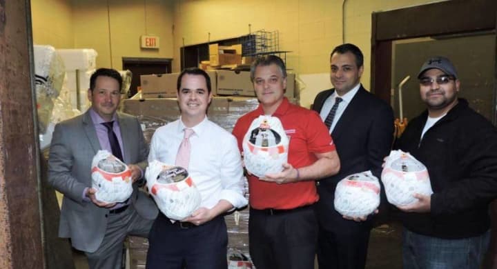 Sen. David Carlucci along with members of from the Veterans Angels Association provided dinner to more than 100 veterans last year.