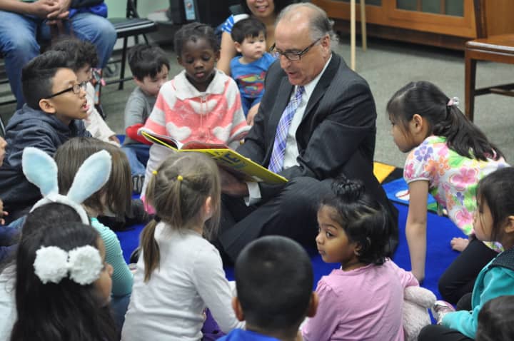 Mayor James Cassella reads to children at East Rutherford Library.