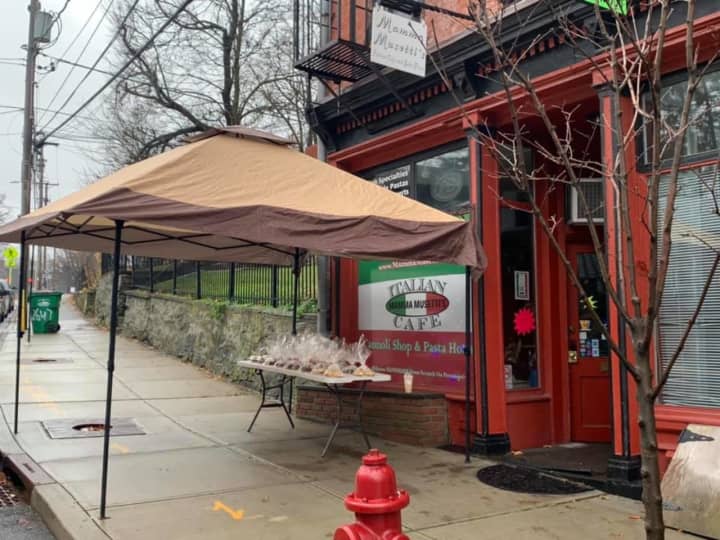 Mamma Musetti&#x27;s Italian Café in Wappingers Falls is closing due to COVID-19.