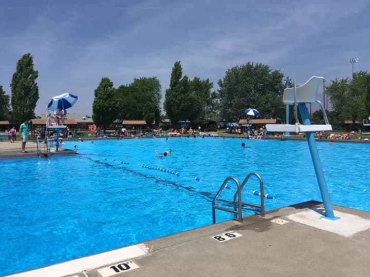 The Palisades Park Swim Club and others in Bergen County offer day passes and memberships to non-residents.