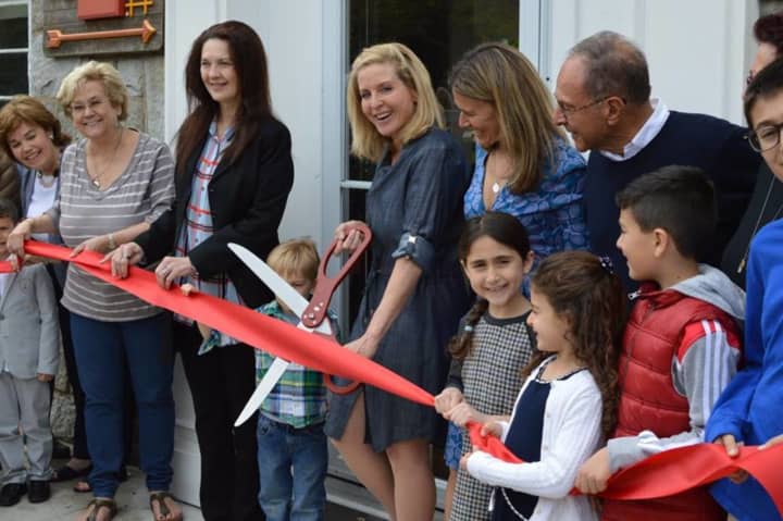 Joined by Ridgewood officials and HealthBarn USA Founder Stacey Antine, Councilwoman Gwenn Hauck cuts the ribbon on the new village location.