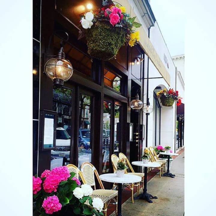 Underhill&#x27;s Crossing in Bronxville is known for its great sidewalk seating -- as well as its DVlicious brunch.