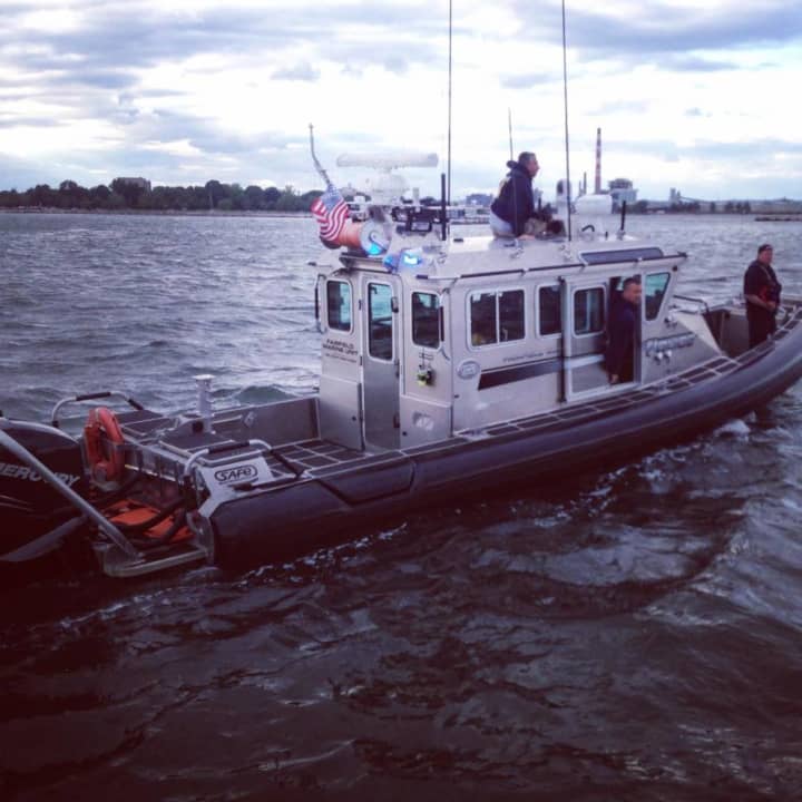 A crew from the Fairfield Police&#x27;s Marine Unit shares pertinent information about the search with the crew from USCG Station New Haven.