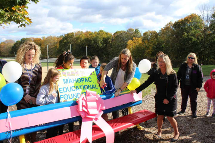 Lakeview Elementary School unveiled a Buddy Bench to ensure no one has to sit alone.