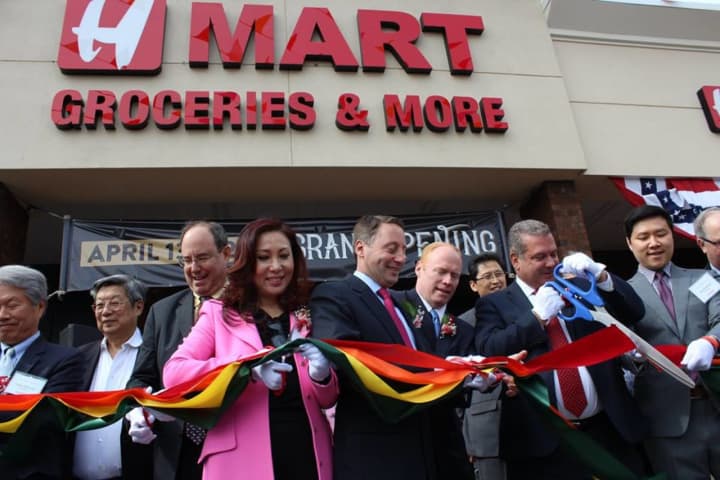 Westchester County Executive Rob Astorino took part in the grand opening of the new Hmart in Yonkers.