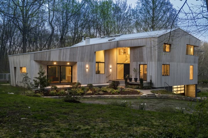 A contemporary Darien resident, listed with agent Molly O’Brien Watkins, is offered at $3.39 million.