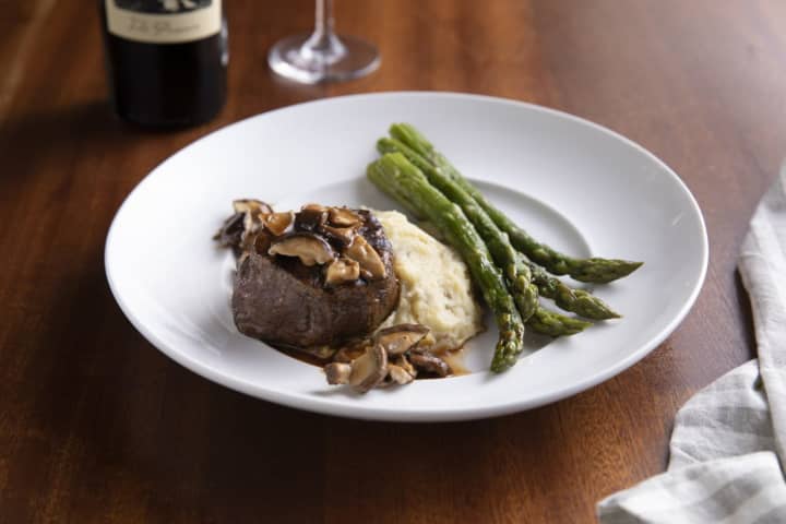 Every dish at Seasons 52 is under 595 calories, even the popular wood-fired filet mignon.