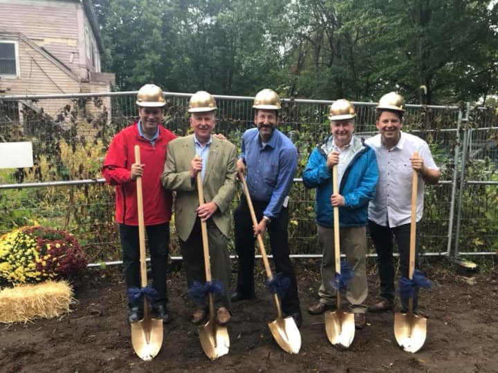 Rabbi Greg Wall; co-presidents Andrew Marcus and Louis Parks;  andWestport First Selectman Jim Marpe and Selectman Avi Kaner at the groundbreaking for Beit Chaverim Synagogue in Westport.