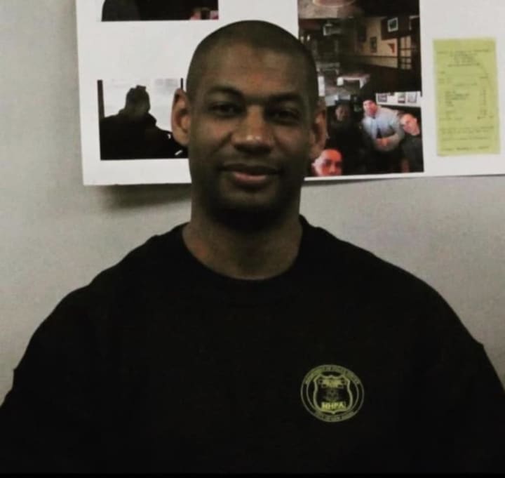 New Haven Police Officer Michael Hinton has died after a year-and-half battle with cancer.