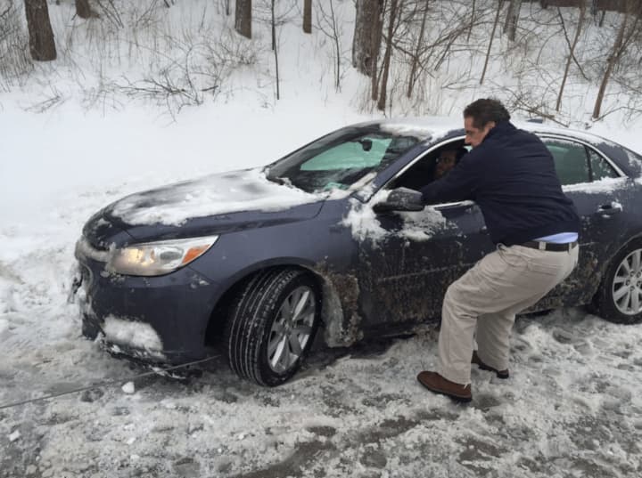 Gov. Andrew Cuomo helps a stranded driver on a stretch of the Sprain Brook Parkway near Hawthorne.