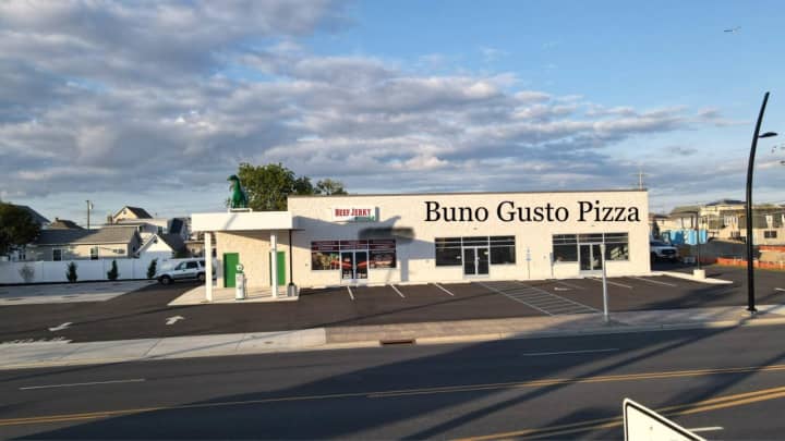 Signage for Buno Gusto Pizza is up at the Sinclair Gas Station in Wildwood.