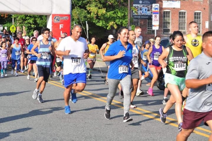 Paterson Great Falls 5K Race -- and they&#x27;re off!