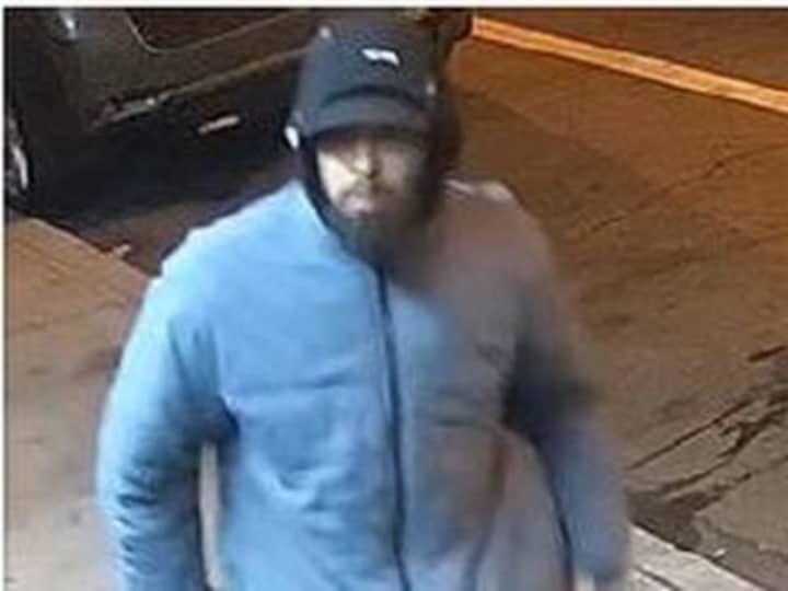 Police are looking for the man who stole hundreds from a Newark sports bar.