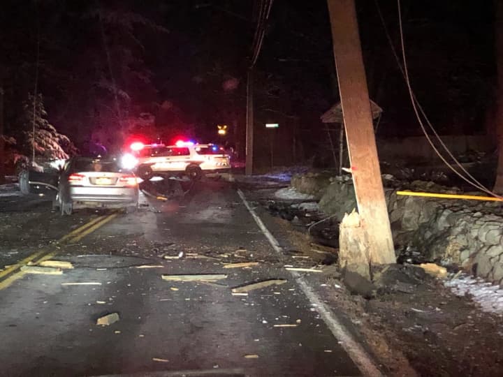 A crash into a utility pole left more than 1,000 customers without power, including an Elementary School.