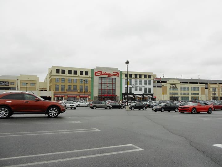 Another level may be added to the Bergen Town Center Mall in Paramus, according to reports by company officials.