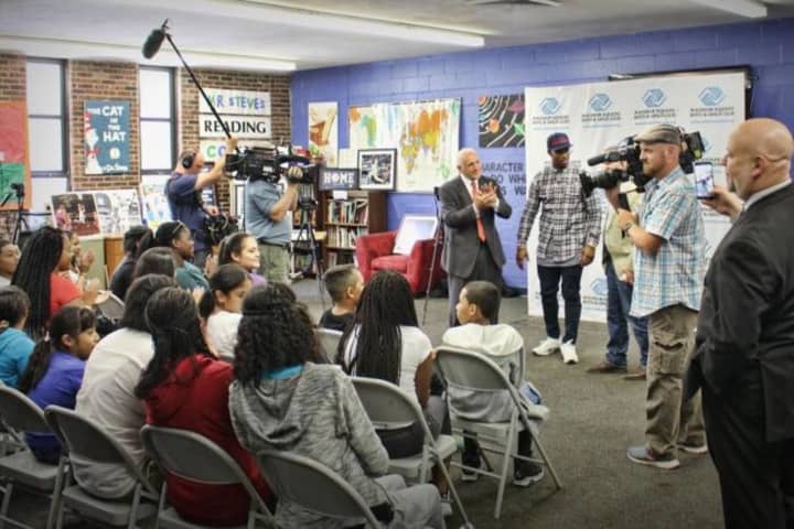 Two New York Giants players visited kids at the Boys &amp; Girls Club in Paterson as part of an episode of &quot;The Hookup.&quot;