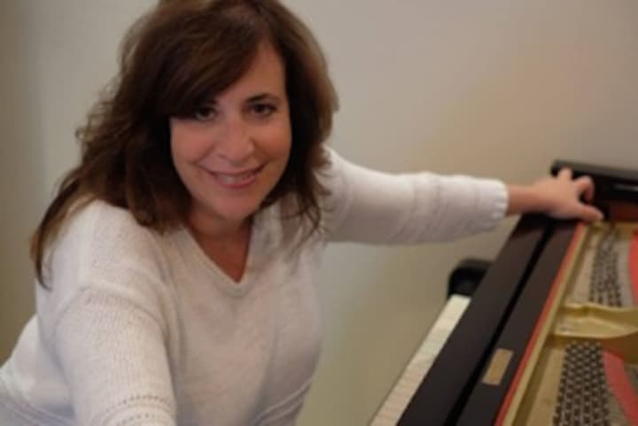 Pianist Claudia Knafo