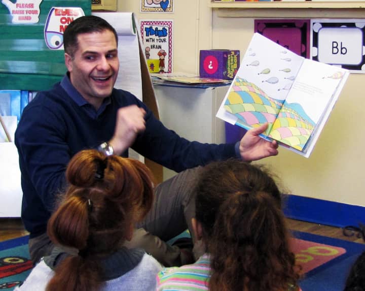 County Executive Marc Molinaro reads to students.