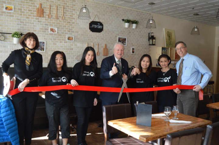 Fairfield First Selectman, fourth from left, and Thai Kit co-ownr Nattima Sonsoem, third from right, cut the ribbon at the grand opening of the Fairfield eatery.