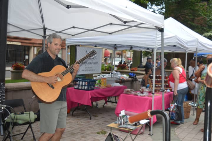Guitarist Glen Roth entertains the crowd at the farmers market on McLevy Green in Bridgeport.