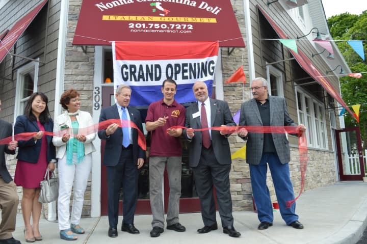 L to R: Jannie Chung, Alissa Latner, John Glidden, Massimo Grieco, Robert DiDio and Anthony Gorga at the ribbon-cutting for Nonna Clementina&#x27;s Deli.